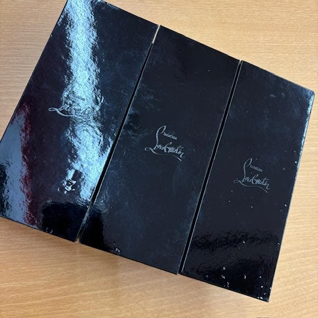 ルブタン　リップカラー　001G、006G、005G