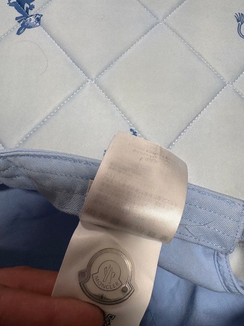 MONCLER ライトブルー キャップ