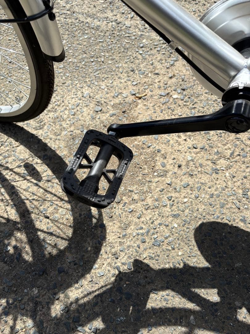 新品　シルバー シティサイクル 前カゴ付き