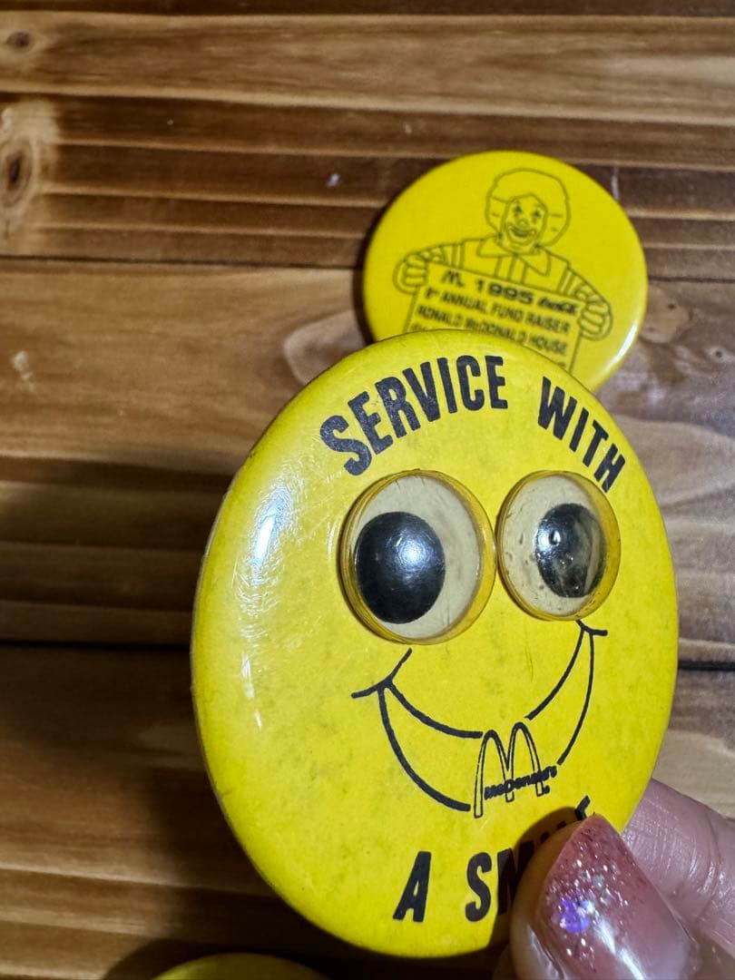 マクドナルド ヴィンテージ 缶バッジ 単品 激レア 黄色3こ