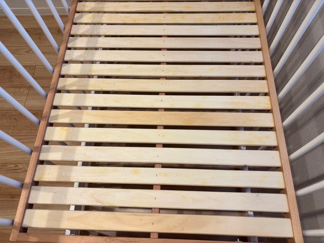 （北九州市に受け取りに来れる方限定）キャスター付き木製ベビーベッド