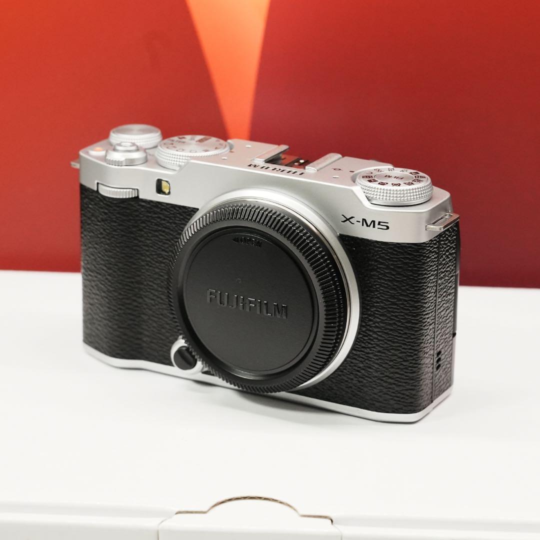 【シャッター1000回未満】FUJIFILM X-M5 ボディのみ