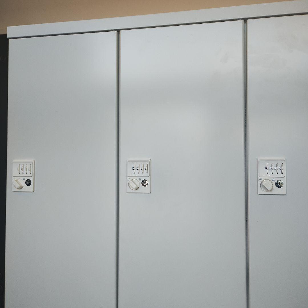 ◎引取り限定　シリンダー錠　ダイヤルロック　PLUS　オフィスロッカー　6個収納