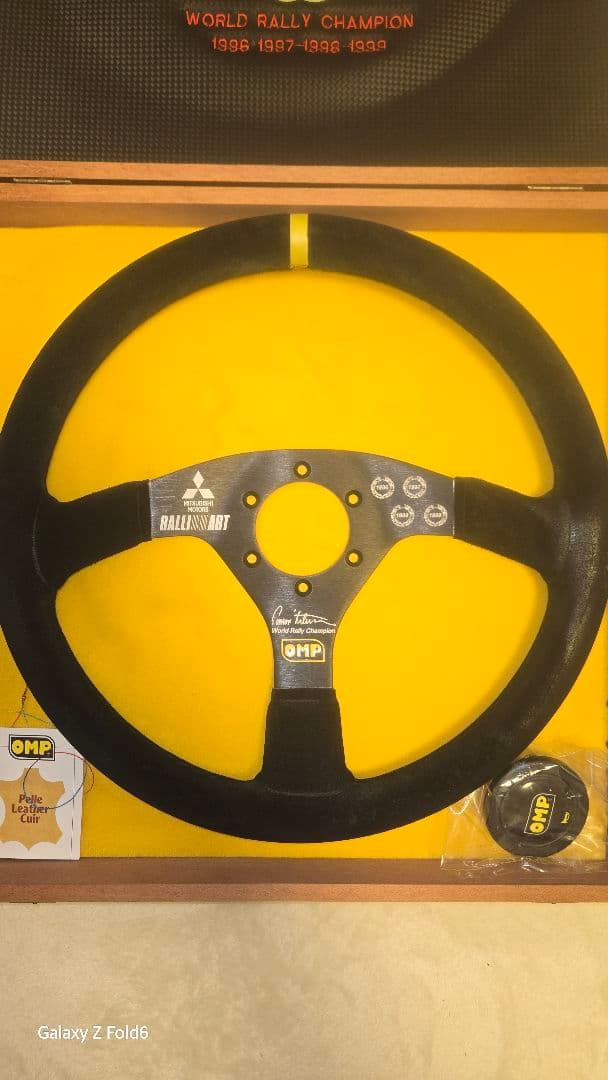 OMP トミー・マキネンWRC４連覇記念モデルステアリング 世界限定500本