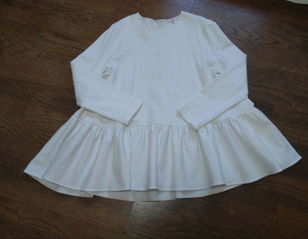 【 美品 】　yori ヨリ ぬくぬくヘムフリルブラウス　フレア　カットソー