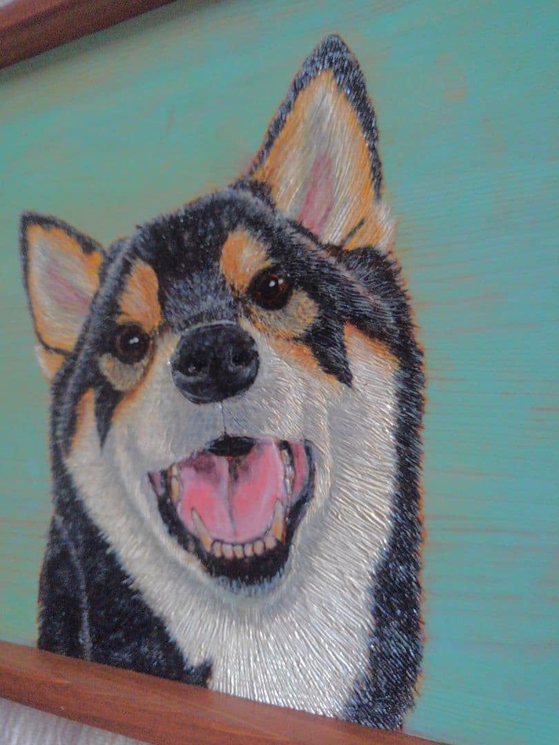 黒柴の木製壁掛け