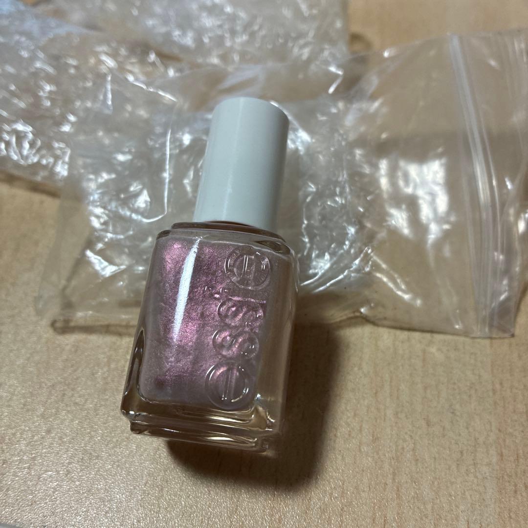 ネイルカラー・マニキュア essie 555 bikini with a martini