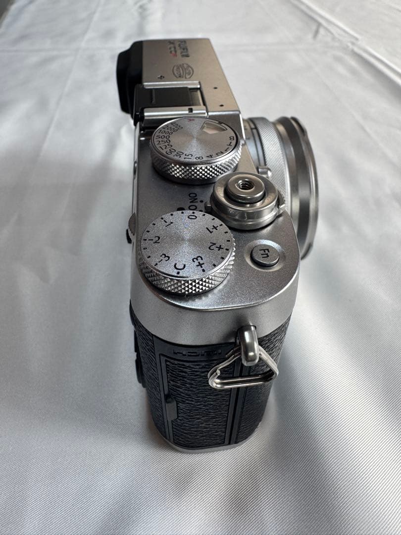 Fujifilm X100F コンパクトデジタルカメラ