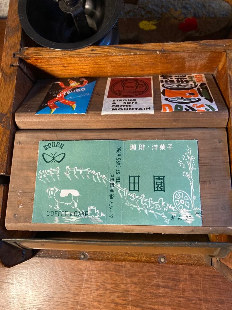 連休特価　喫茶店巡り　ＢＯX ゼンマイを回すとゆっくりボードが回転します。