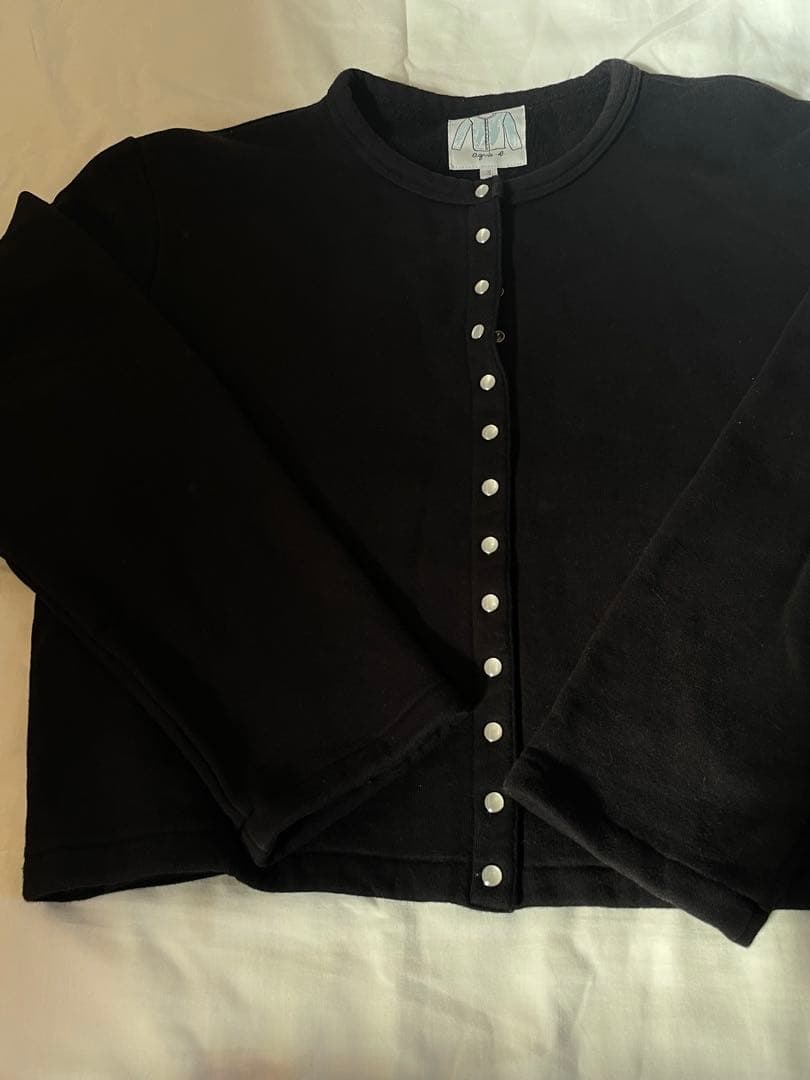 美品　アニエス・ベー　ブラック ボタン付き クロップドカーディガン