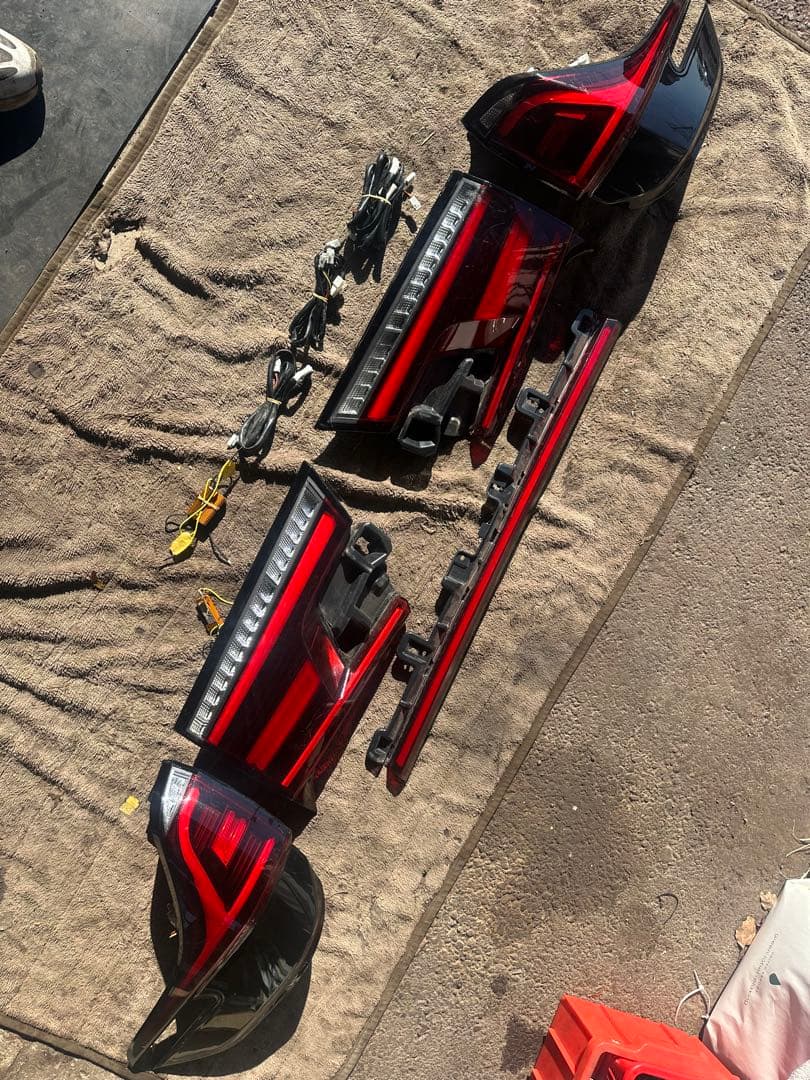 アルファード　ヴェルファイア 30 クリスタルアイ　ファイバーテール　前期