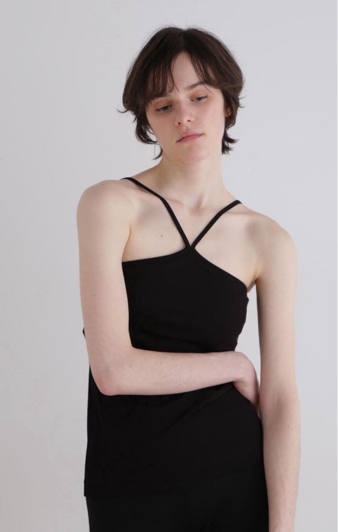 ★新品タグ付き未使用品★ルフィル le phil カップインキャミトップV 黒