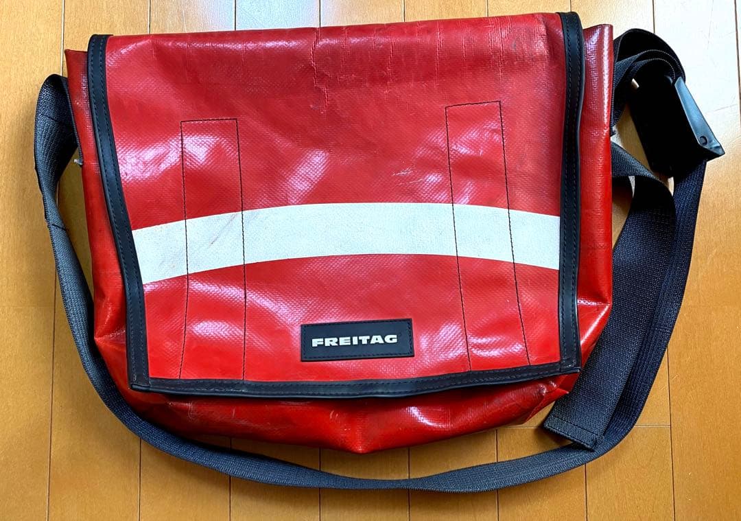 FREITAG ショルダーバッグ 赤　フライターグ