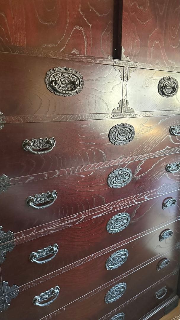 木製ダークブラウン箪笥