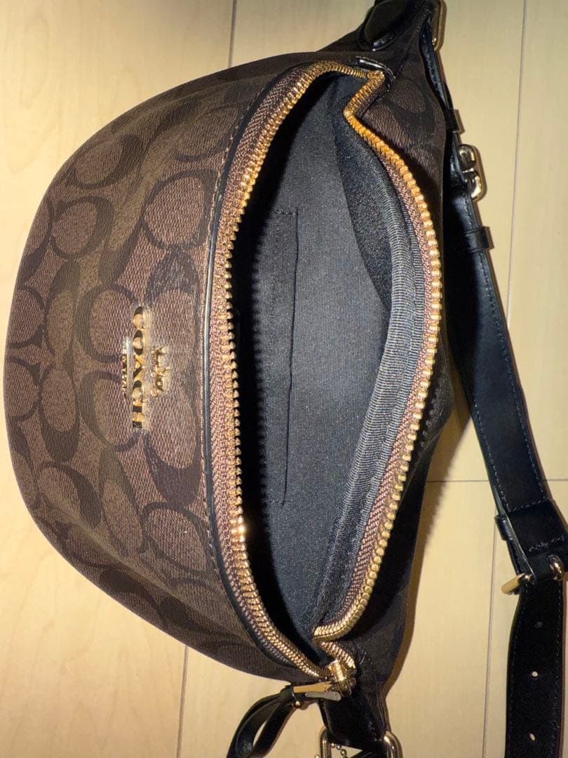 新品未使用 Coach ボディバッグ ウエストポーチ