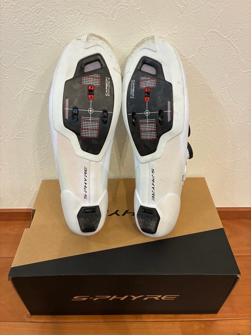 S-PHYRE ホワイト シューズ 「nisemonogatari」