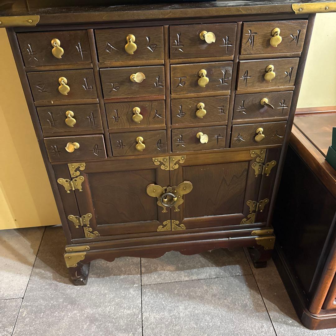 李朝家具の薬箪笥（やくじゃん、ヤクジャン）