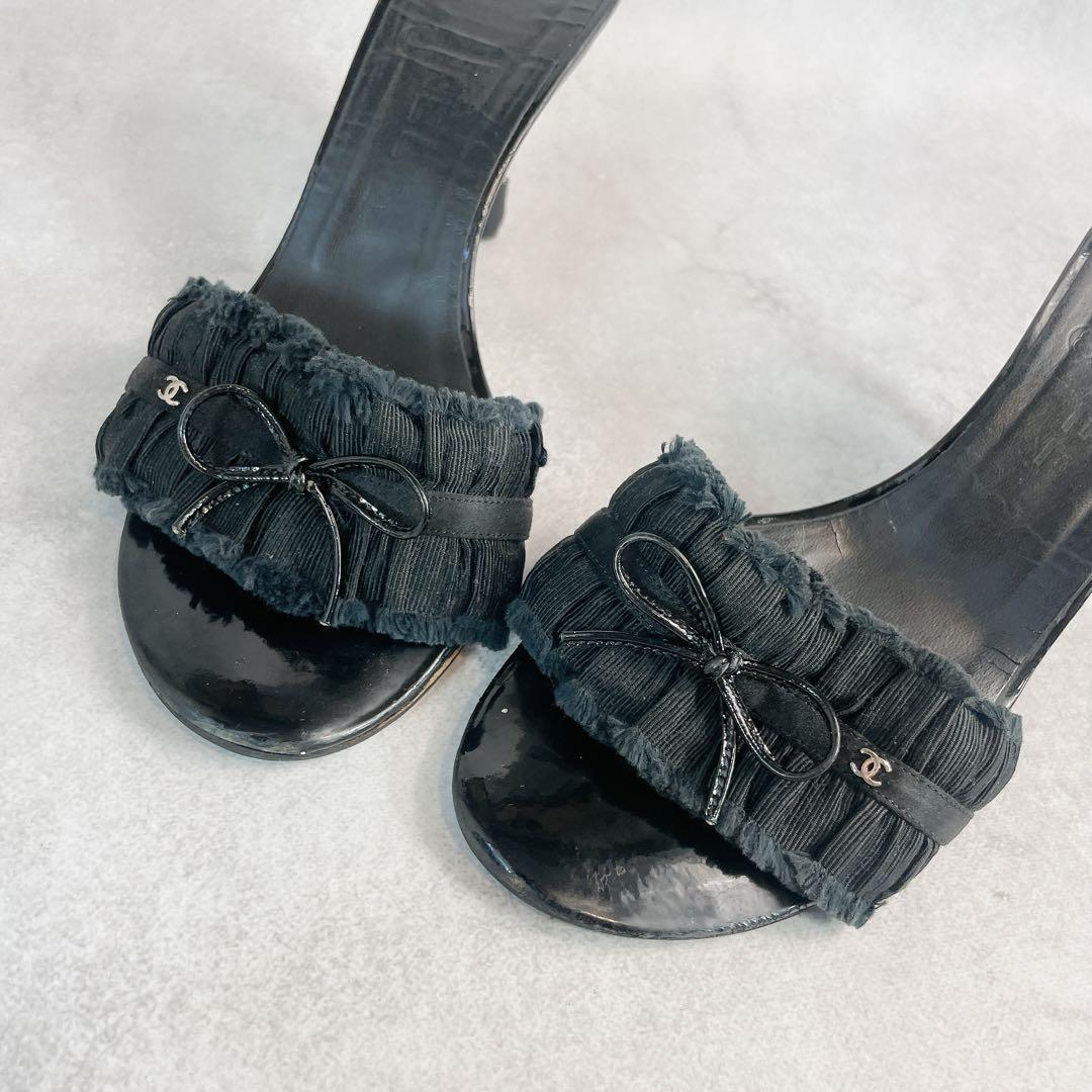 靴 Vintage Chanel Black Ruffle Heels 37