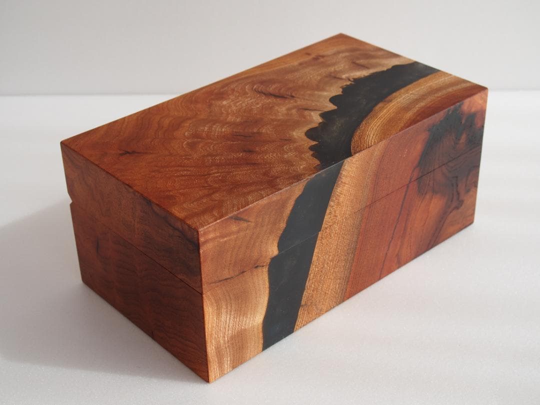 極上杢の欅とレジンの高級木箱