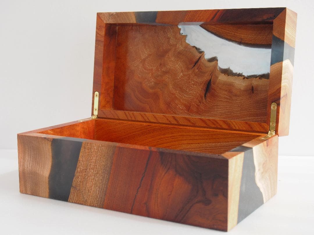 極上杢の欅とレジンの高級木箱
