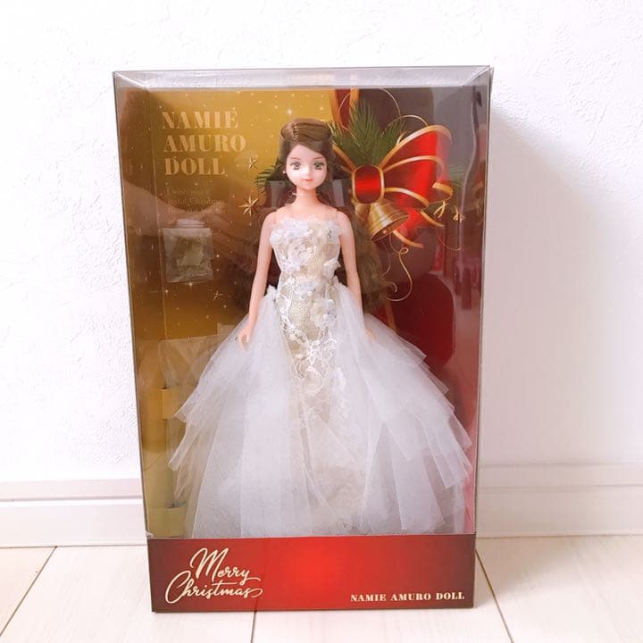 安室奈美恵　NAMIE AMURO DOLL ドール　白　ドレス