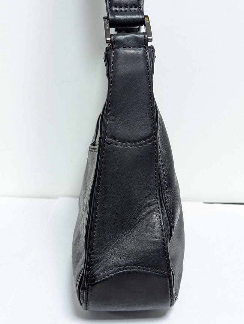 im product　ISSEY MIYAKE ショルダーバック　レザーB739