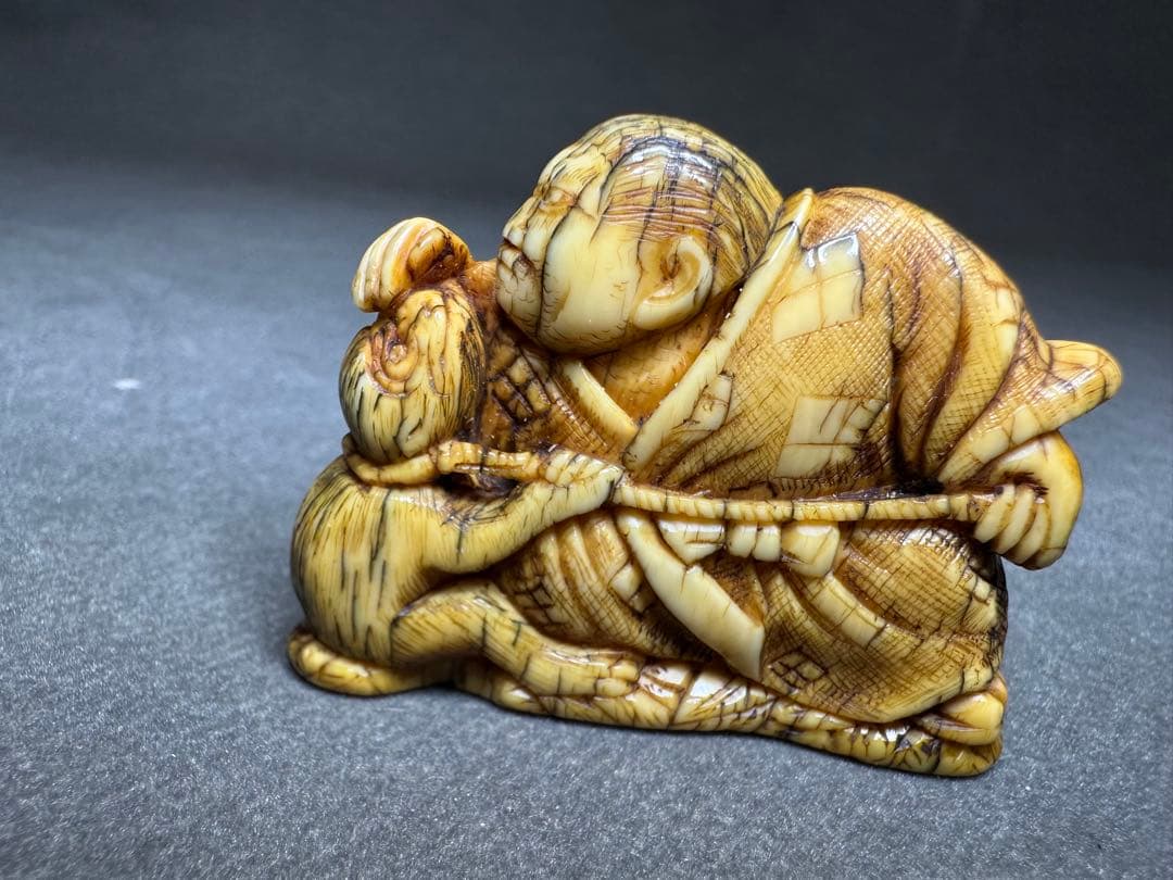 極上　根付　天然素材　アンティーク　和彫　置物　骨董　飾り物　古美術品細密細工