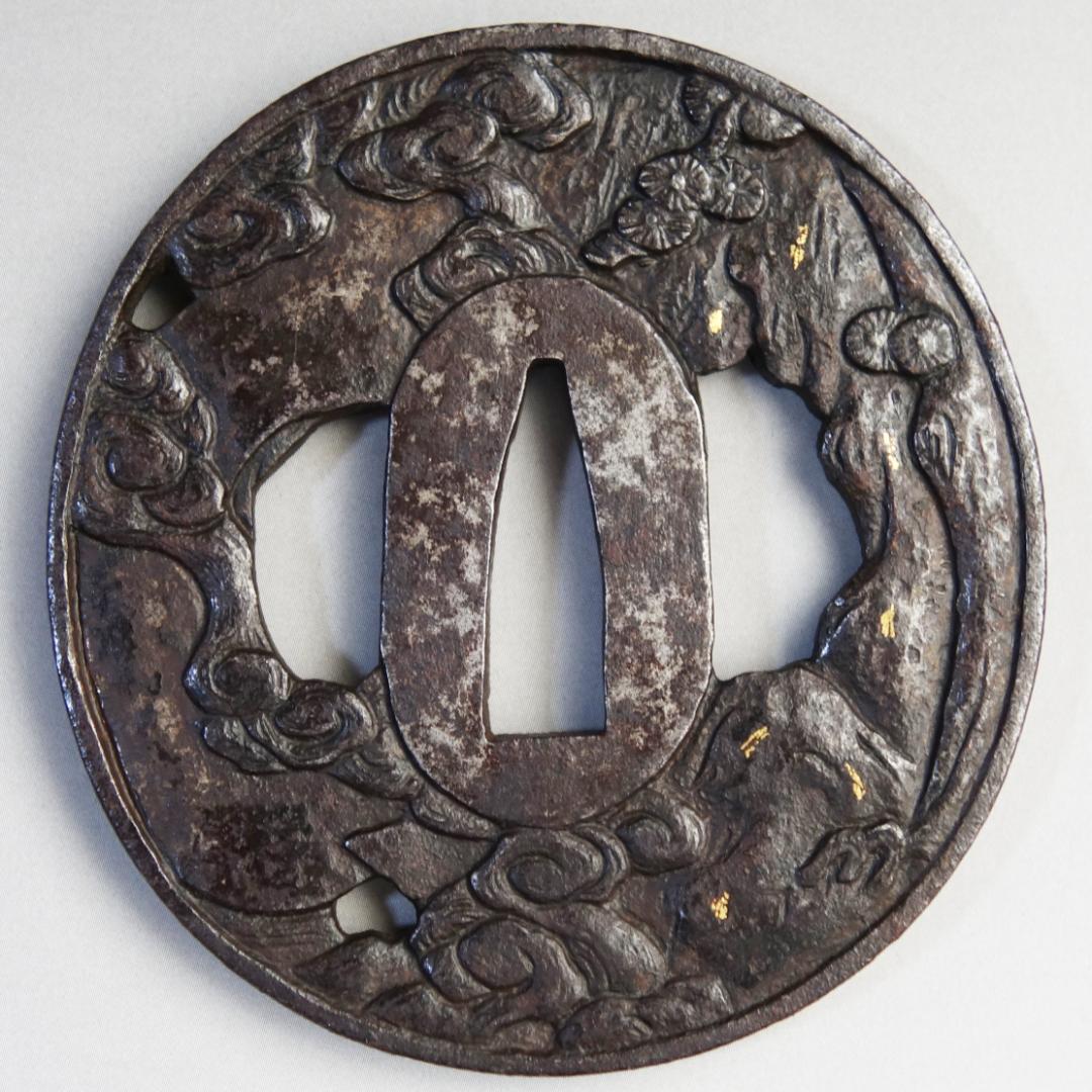 【岩窟賢人巻物図鍔 銅象嵌】 鍔 鐔 鉄地 刀装具 日本刀 武具 江戸 骨董