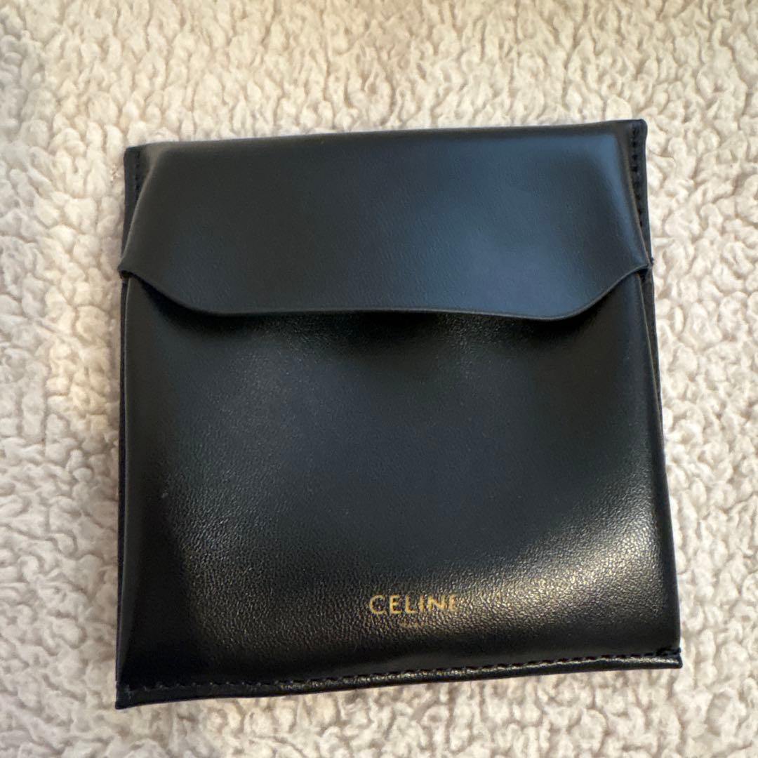 セリーヌ　トリオンフ　マルチフープピアス