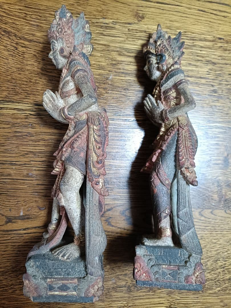 バリ島購入木製工芸品２体　２４センチ