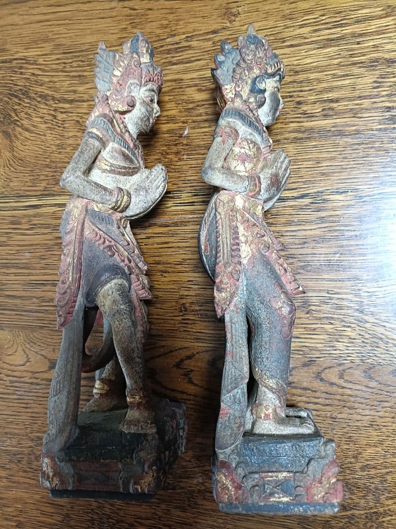 バリ島購入木製工芸品２体　２４センチ