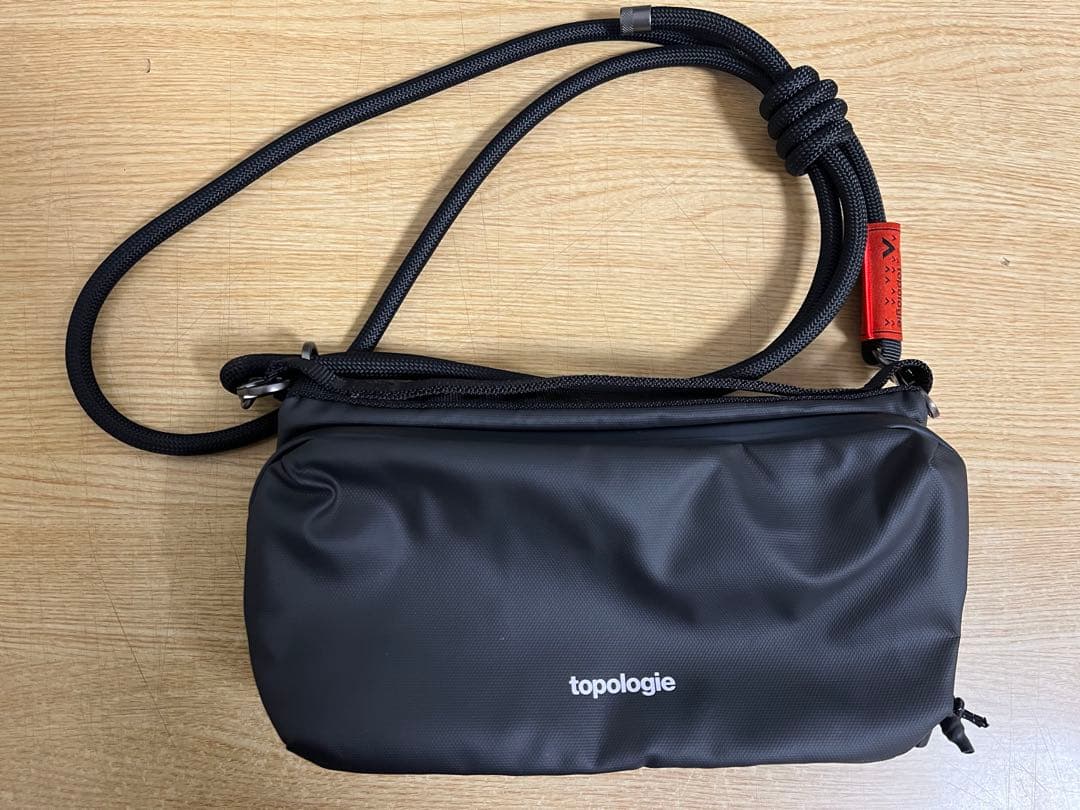 topologie ショルダーバッグ ボトルサコッシュM ブラック　ストラップ付