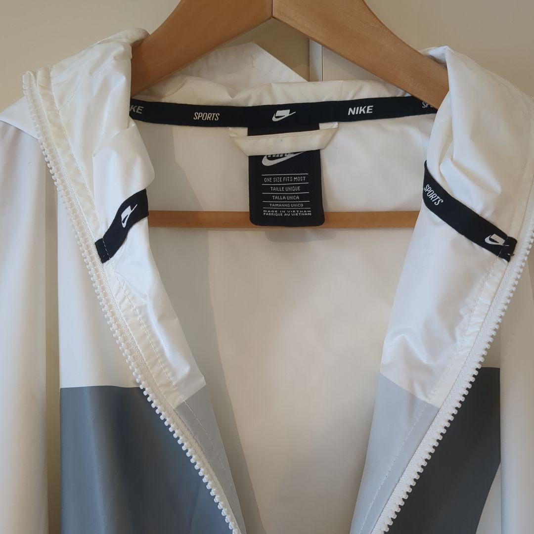 NIKE フード付きポンチョ