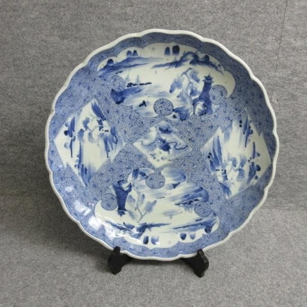 古伊万里染付みじん唐草に窓絵櫓風景図大皿 [B28339]