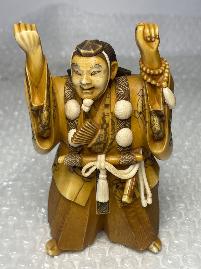 【木箱付】根付風 彫刻人形 武者像 361g 《青帆銘》