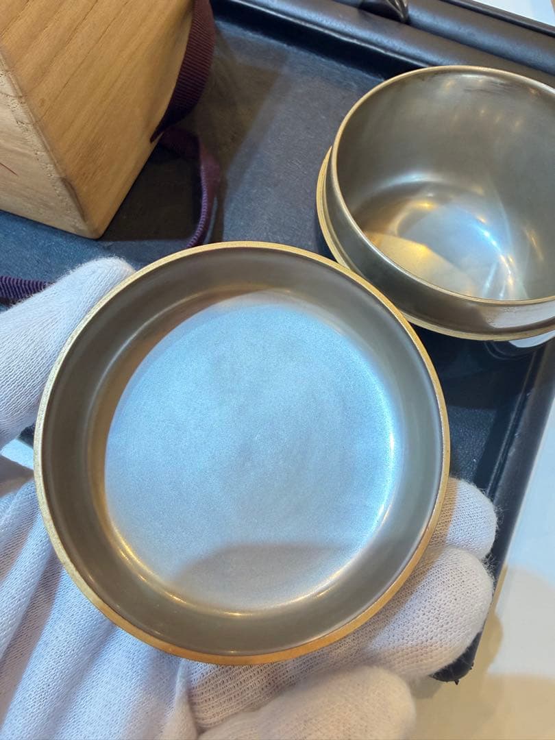 川瀬表完　茶道具用棗 黒地金色松模様