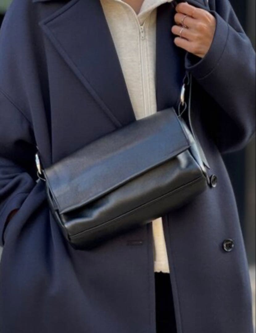 レザーボディバッグ