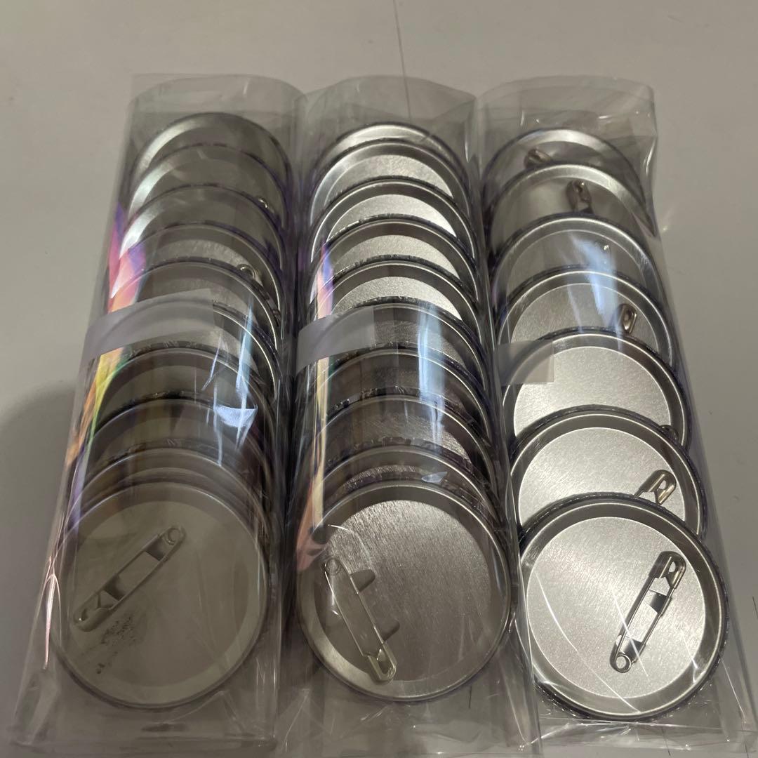 M62.しまさかバースデー2024 志麻 等身 缶バッジ Missa 教祖