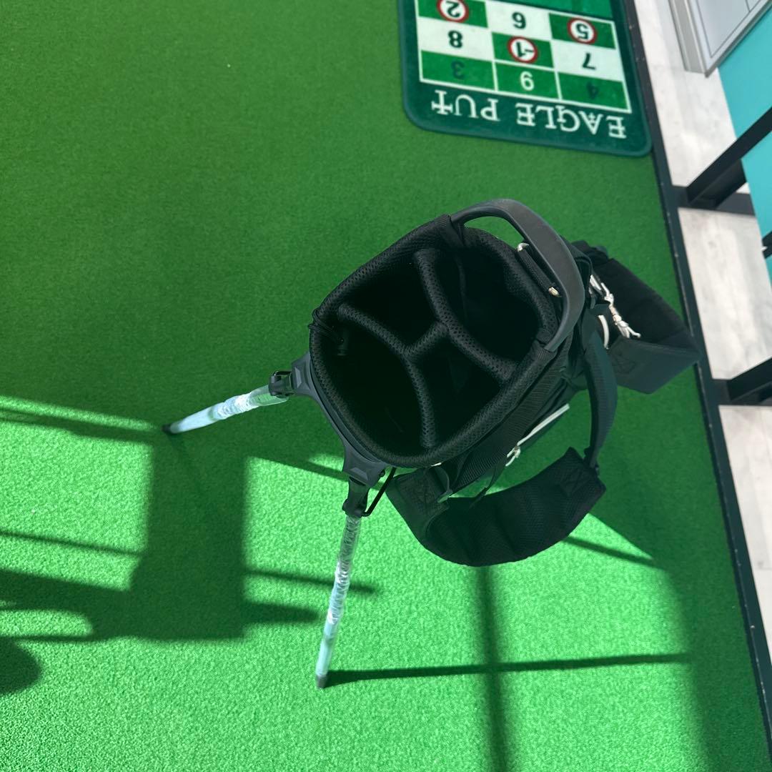 スタンド式 ブラックゴルフバッグ　キャディバック