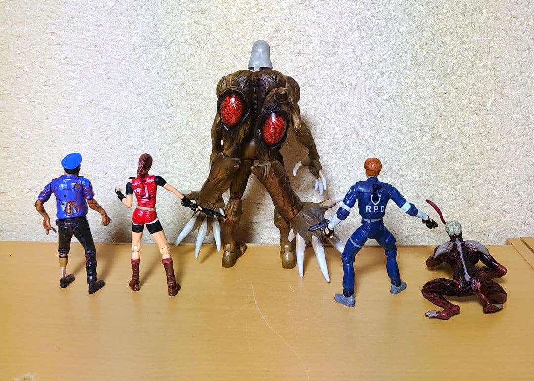 トイビズ バイオハザードウィリアム クレア ゾンビコップ レオン リッカー