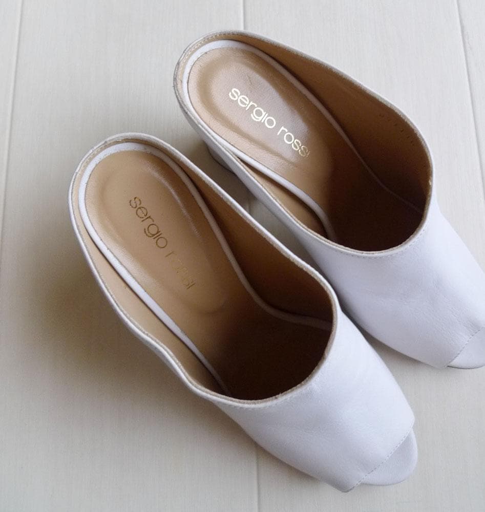 美品 セルジオロッシ イタリア製 37 ホワイトのミュール サンダル Q133