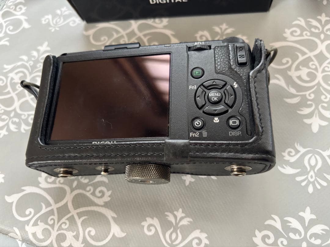 RICOH GR DIGITAL III 純正本革ケースと予備バッテリー付き