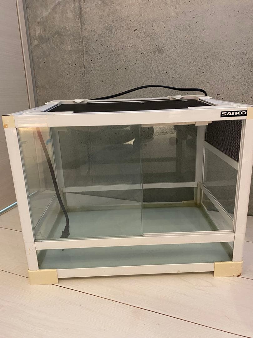 SANKO Pantheon White レオパードゲッコウ　暖突付き水槽
