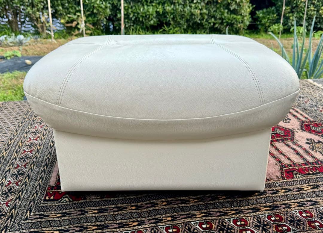 カリモク CHITANO 革張 オットマン 定価4.6万 スツール 白系