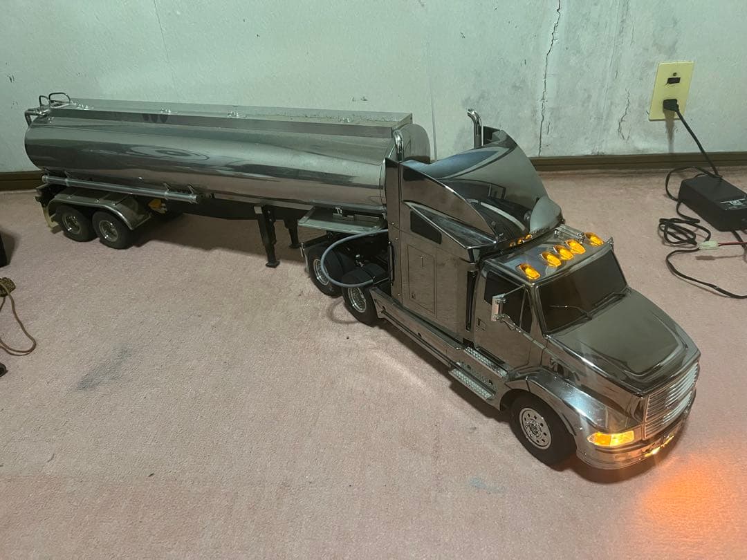 トレーラー型ラジコン シルバー LEDライト付き