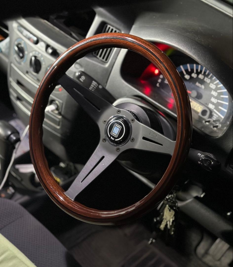 極美品　NARDI クラシックライン　ステアリング