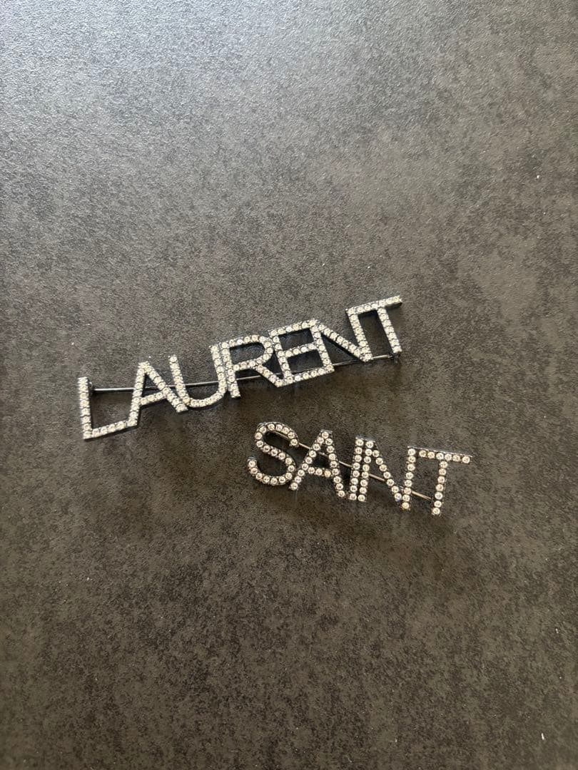 ysl イブサンローラン　ロゴ　ブローチ