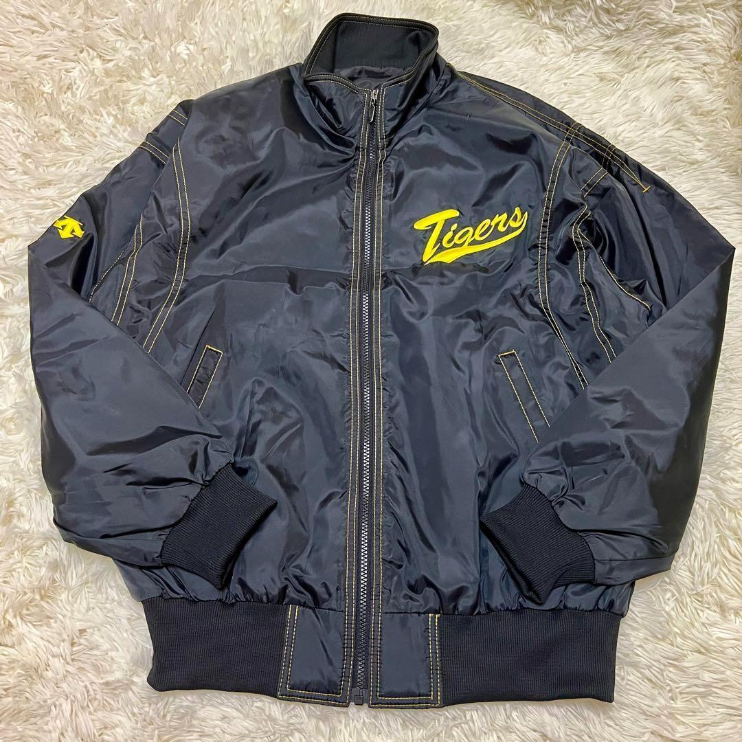 【超希少】阪神タイガース　グランドコート　XL 岡田監督　完売品　コレクション