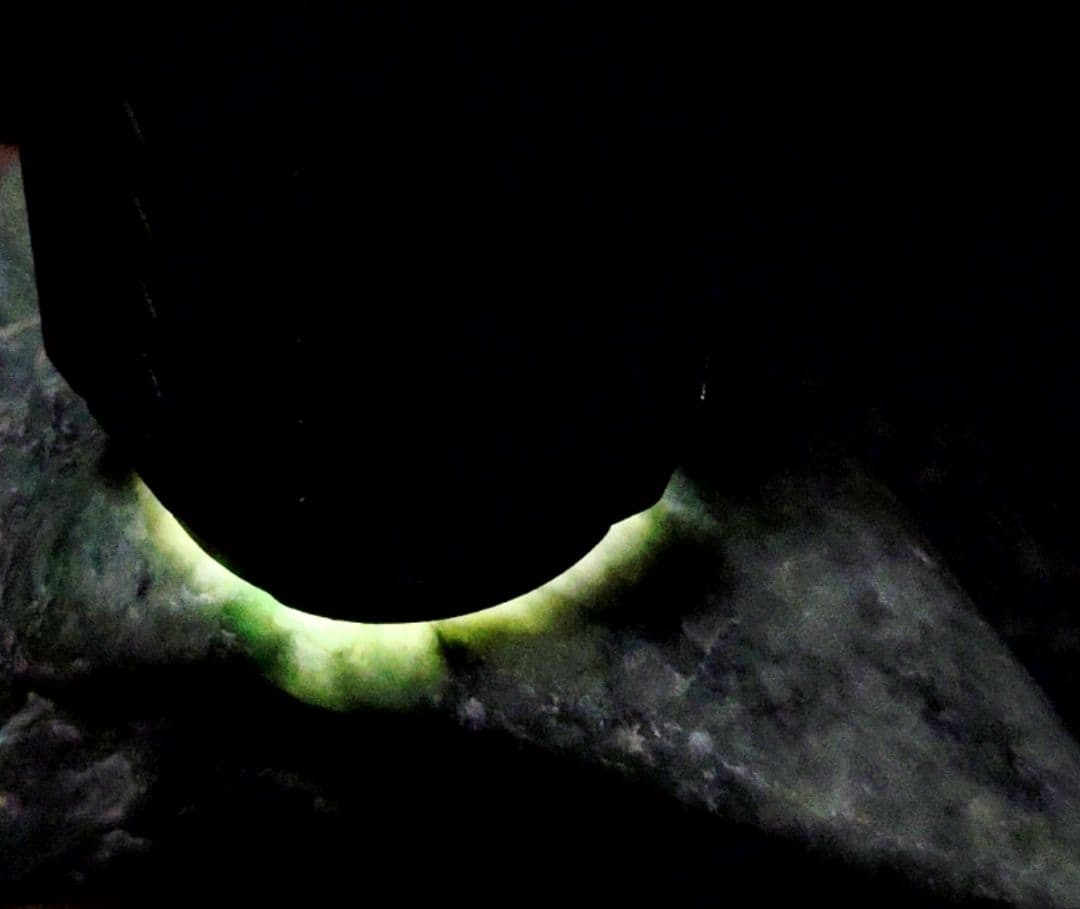 ★翡翠原石★糸魚川硬玉【小滝・川ズレ・507ｇ】