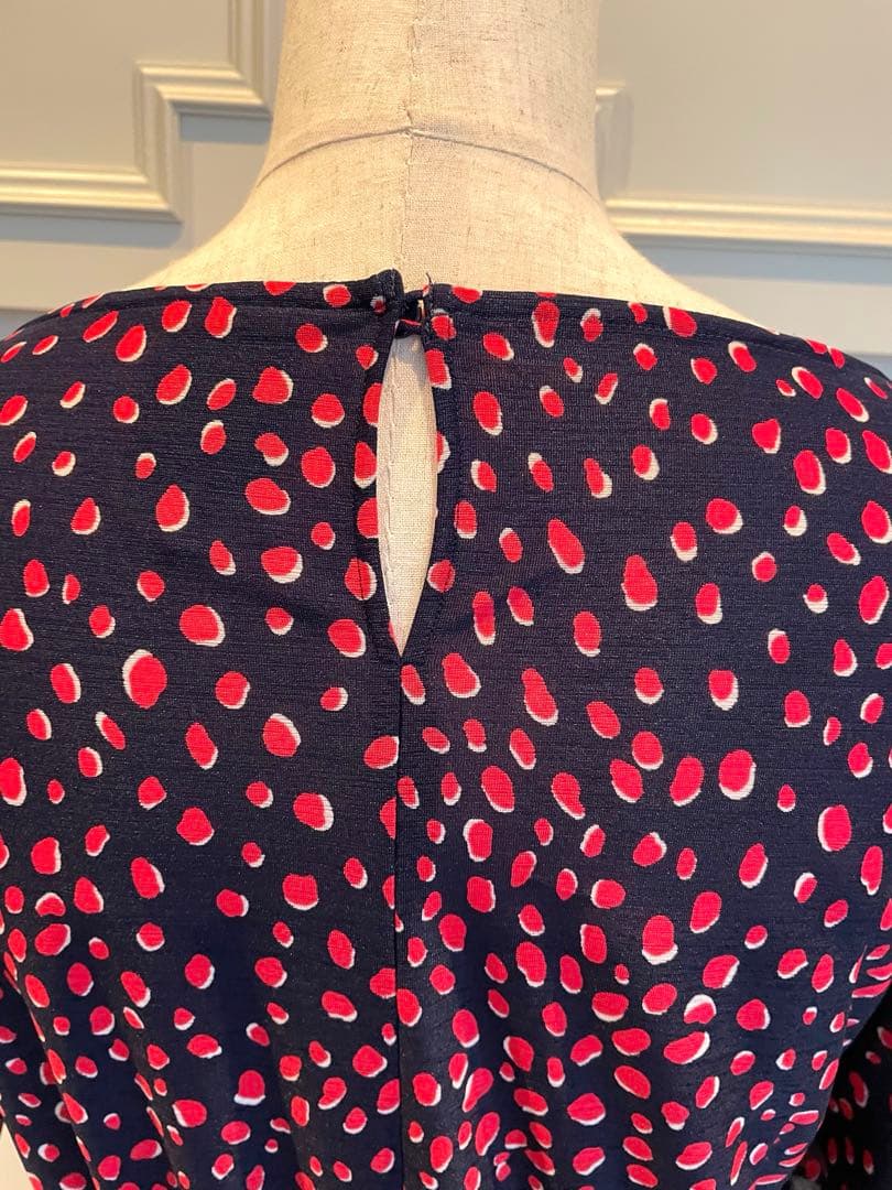 ☆新年SALE 新品未使用　お勧めシビラ半袖ワンピース